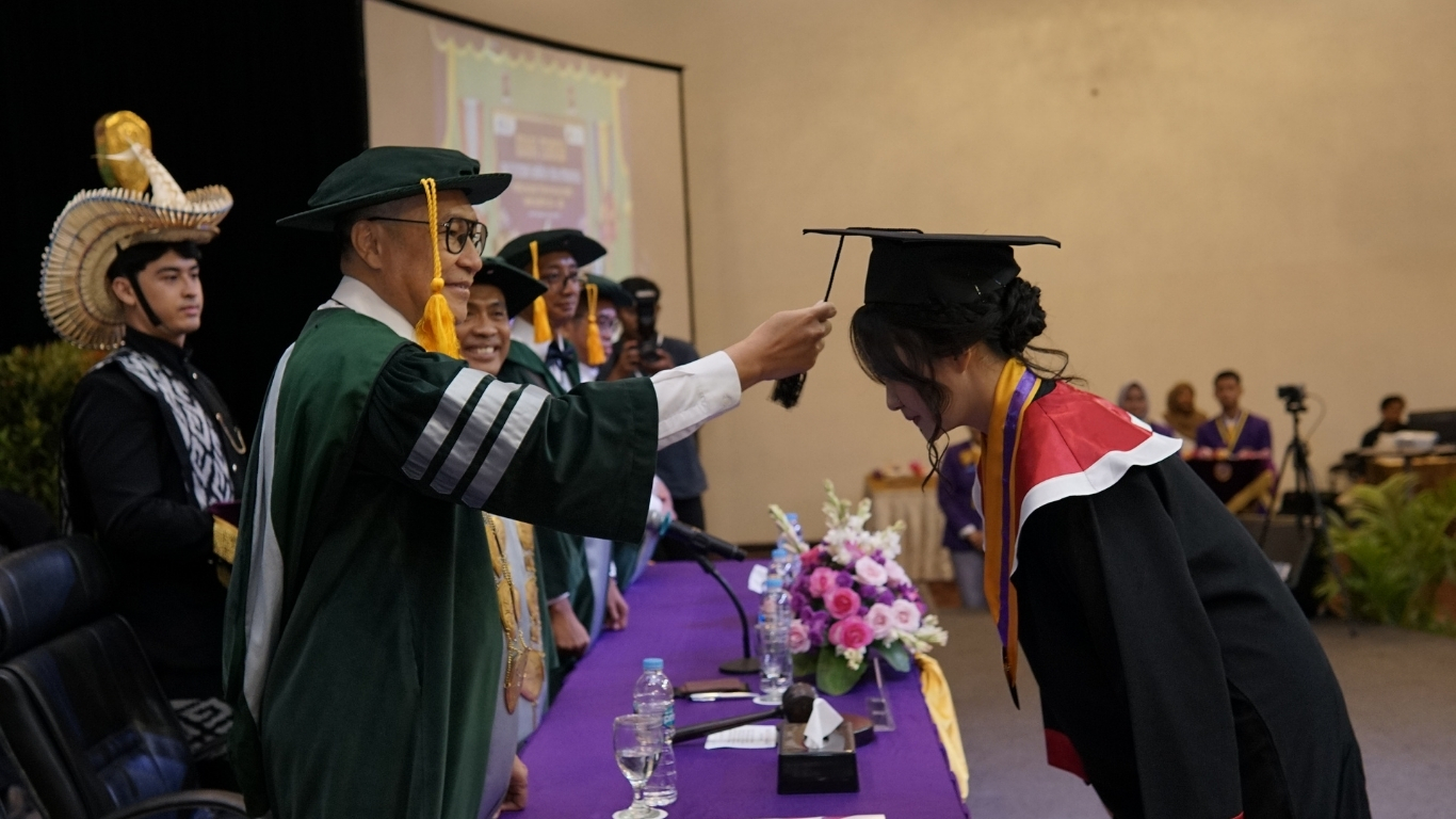 Wisuda IV Poltekapr Prima Internasional | 58 wisudawan Poltekpar Prima Internasional