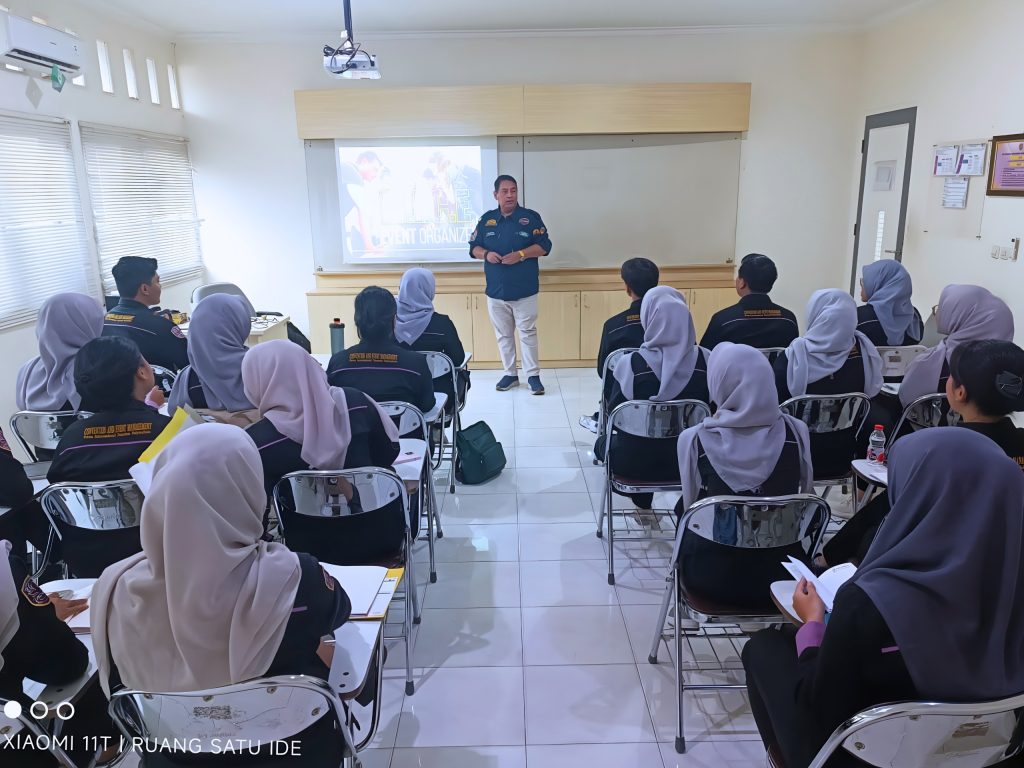 Kelas Pariwisata | Kampus Pariwisata | Dosen Tamu | Kampus Perhotelan | Kuliah Kampus Perhotelan | Kuliah MICE | Kelas MICE | Coach Stefvy