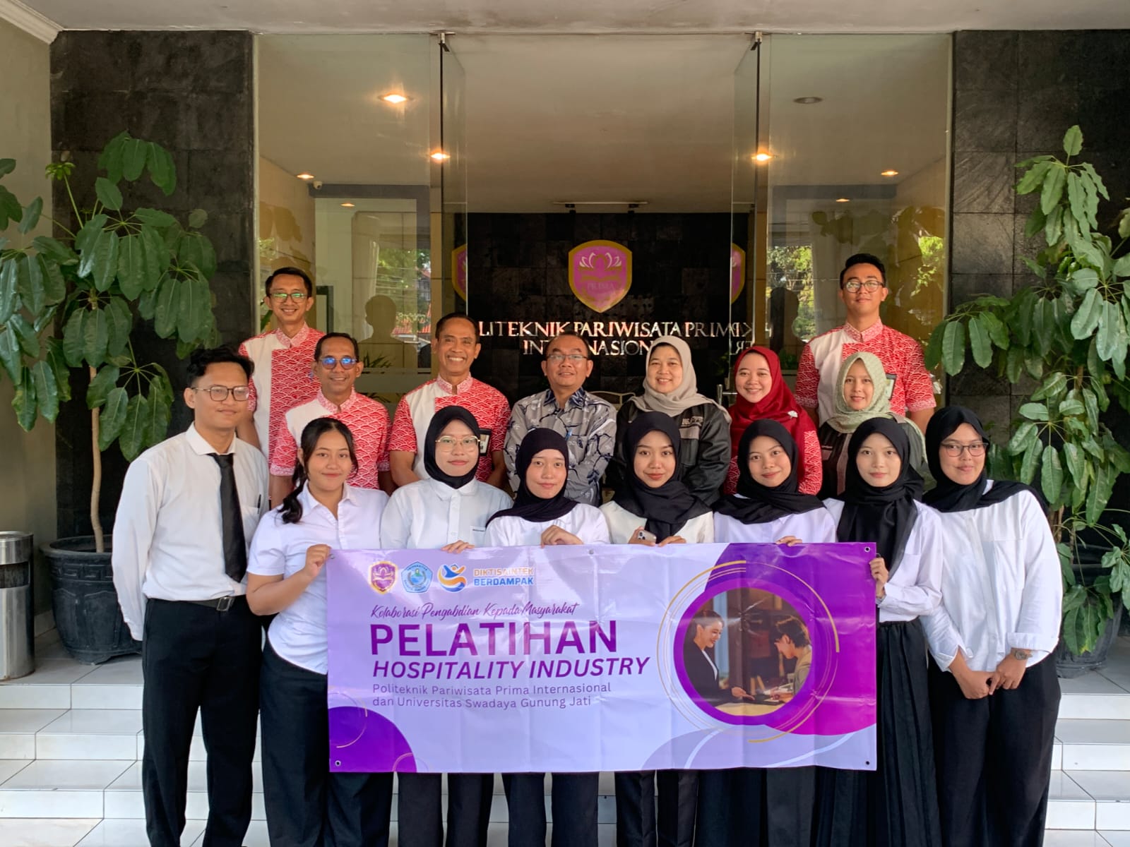 Peltihan Hospitality | Program pengabdian masyarakat | UGJ | Poltekpar prima | Pelatihan Poltekpar Prima | UGJ Latihan Perhotelan